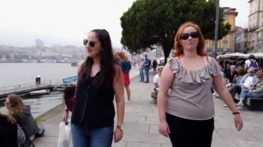Porto 'nun tarihi bölgesinde bir yürüyüş - Porto, Portekiz - 18 Eylül 2019
