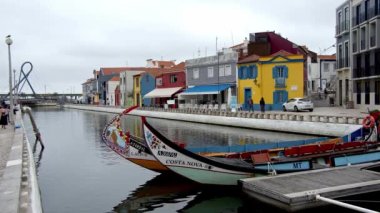 Aveiro kanallarındaki renkli evler - Aveiro, Portekiz - 18 Eylül 2019