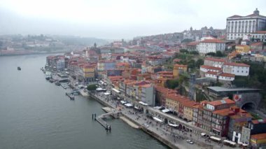 Porto 'nun tarihi bölgesinin hava manzarası - Porto, Portekiz - 18 Eylül 2019