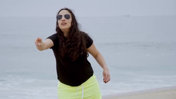 Саммер Сан Веселощі Пляжі Дівчата Розслабляються Чудово Проводять Час Океанському — стокове відео