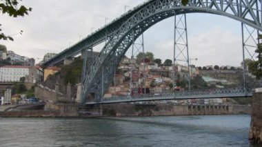 Douro Nehri Portekiz 'in Porto şehrinde.  