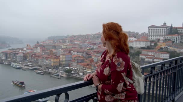 Hermosa Chica Ciudad Oporto Imágenes Viaje — Vídeos de Stock