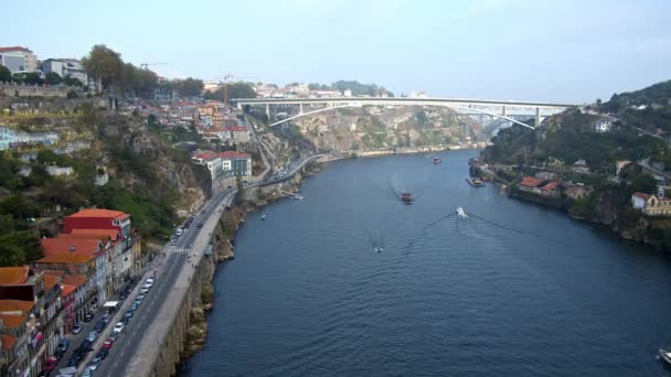 Porto River Douro Üzerindeki Hava Manzarası Seyahat Görüntüleri — Stok video