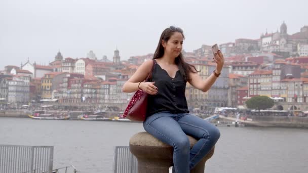 Schattig Meisje Stad Porto Portugal Reisbeelden — Stockvideo