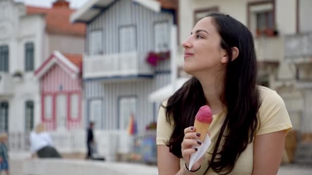 Jedzenie Lodów Wakacjach Portugalii Zdjęcia Podróży — Wideo stockowe