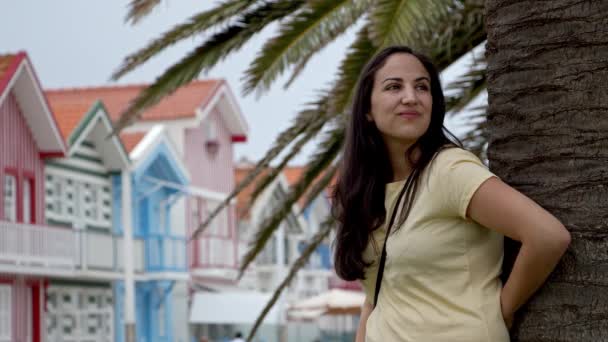 Mladá Letá Žena Pózuje Pro Kameru Portugalsku Cestovní Záběry — Stock video