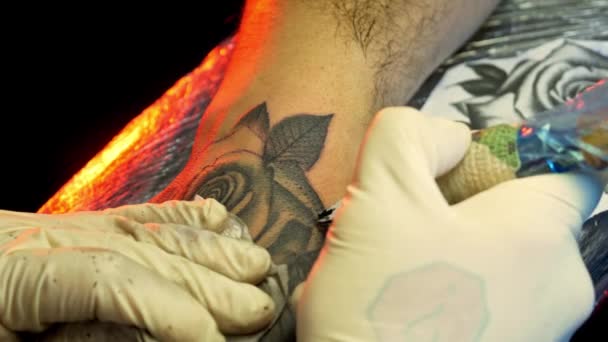 Widok Bliska Zabieg Tatuażu — Wideo stockowe
