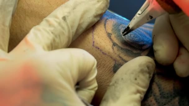 Ritning Bläck Huden Att Tatuera Sig Professionell Studio — Stockvideo