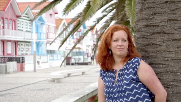 Mulher Bonita Aldeia Costa Nova Portugal Viajar Fotografias — Vídeo de Stock