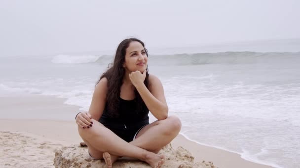 Ter Grande Momento Relaxante Praia Meninas Bonitas Férias Verão Tiro — Vídeo de Stock