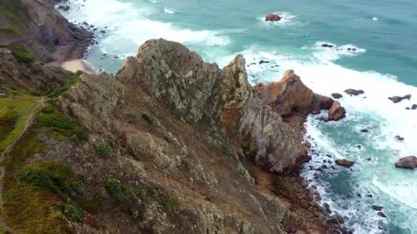 Increíble Costa Rocosa Portugal Océano Atlántico Imágenes Aéreas Aviones Tripulados — Vídeo de stock