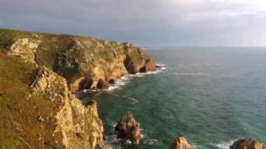 Atlantik Okyanusu kıyısındaki Portekiz sahilleri - hava aracı görüntüleri