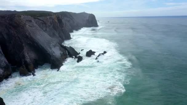 Τυρκουάζ Νερά Του Ωκεανού Στις Ακτές Της Πορτογαλίας Εναέρια Drone — Αρχείο Βίντεο