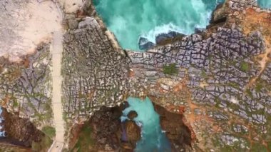 Portekiz 'in ünlü simgesi Boca do Inferno hava aracı görüntüleri.