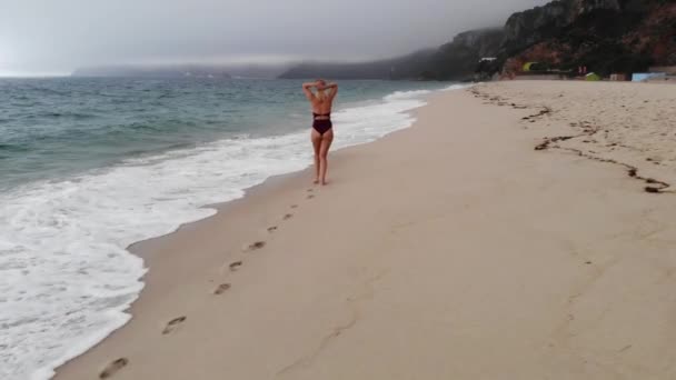 Flug Über Einen Schönen Sandstrand Meer Drohnenaufnahmen Aus Der Luft — Stockvideo