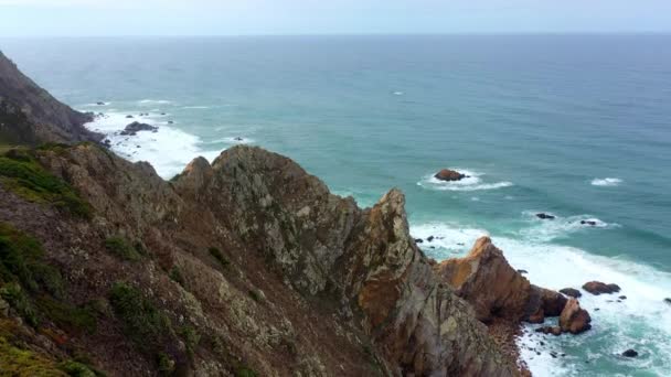 令人惊奇的葡萄牙岩石海岸在大西洋 空中无人驾驶飞机的镜头 — 图库视频影像