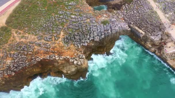 Acque Turchesi Selvatiche Dell Oceano Sulla Costa Rocciosa Boca Inferno — Video Stock