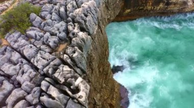 Portekiz 'in ünlü simgesi Boca do Inferno hava aracı görüntüleri.