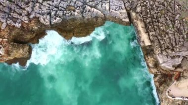 Okyanusta harika bir yer - Portekiz 'de Boca Do Cehennemi - hava aracı görüntüleri