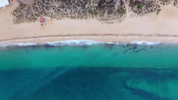 Cennetteki Okyanusta Inanılmaz Kumlu Plajların Üzerinden Uçmak Hava Aracı Görüntüsü — Stok video