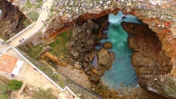 海の素晴らしい場所 ポルトガルのボカ インフェルノ 空撮ドローン映像 — ストック動画