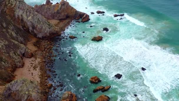 Incrível Costa Rochosa Portugal Oceano Atlântico Imagens Aéreas Drones — Vídeo de Stock