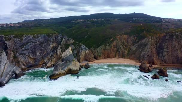 Atlantik Okyanusu Nda Portekiz Inanılmaz Kayalık Kıyıları Hava Aracı Görüntüleri — Stok video