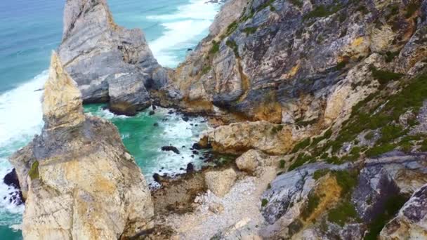 Καταπληκτική Βραχώδης Ακτή Της Πορτογαλίας Στον Ατλαντικό Ωκεανό Εναέρια Drone — Αρχείο Βίντεο