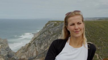 Portekiz 'deki Cabo da Roca' nın kayalık kıyıları - seyahat görüntüleri