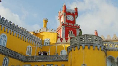 Portekiz 'deki muhteşem Palacio de Pena kalesi - seyahat görüntüleri