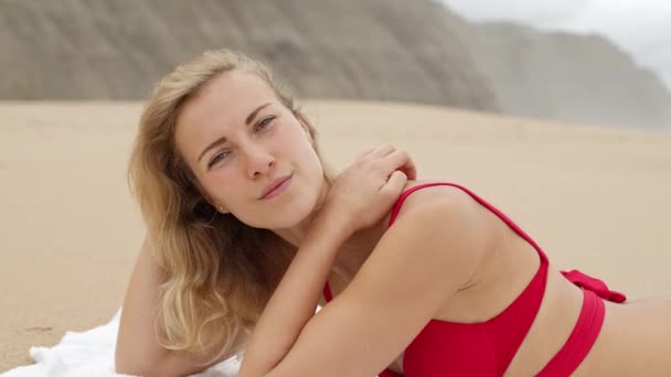Sexy Girl Wearing Bikini Beach Summer Vacation Ocean Travel Footage — Stock Video