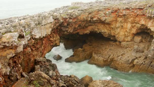 Βραχώδης Ακτή Της Boca Inferno Στον Ατλαντικό Ωκεανό Στην Πορτογαλία — Αρχείο Βίντεο