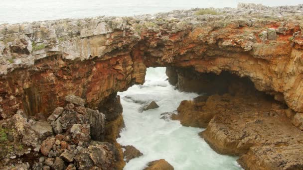 Άγρια Κύματα Στον Ωκεανό Στο Boca Inferno Στην Πορτογαλία Ταξιδιωτικά — Αρχείο Βίντεο