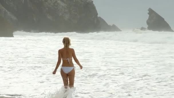 Young Sexy Woman Has Fun Sandy Beach Atlantic Ocean Travel — Stock Video