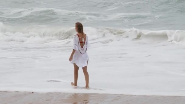 Mulher Jovem Sexy Praia Férias Verão Imagens Viagem — Vídeo de Stock