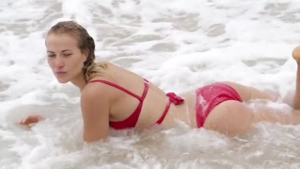 Perfect Day Summer Молодая Женщина Наслаждается Своим Днем Пляже Кадр — стоковое видео