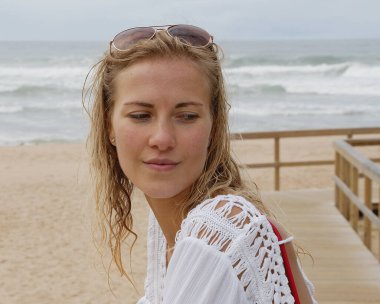 Plajda yaz tatili - tipik manzara - seyahat fotoğrafçılığı