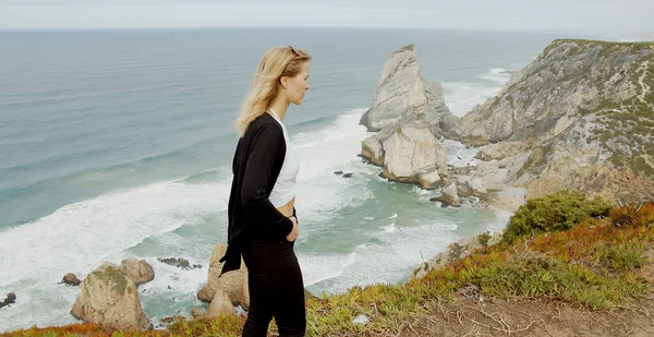 Beautiful Woman Relaxes Cabo Roca Portugal Sintra Natural Park Travel — Stock Photo, Image