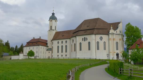 Iglesia de Wies llamada Wieskirche en Steingaden, Baviera, Alemania — Vídeos de Stock