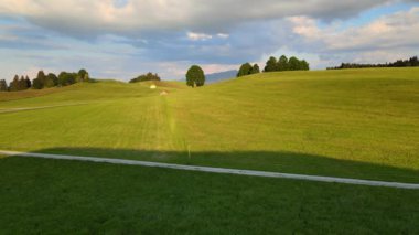 Alman Alpleri 'ndeki tipik Bavyera manzarası - Allgau bölgesi