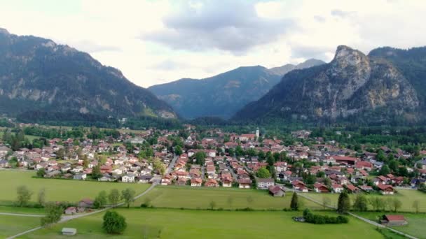 Veduta aerea sulla città di Oberammergau in Baviera Germania — Video Stock