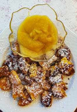 Kaiserschmarrn - Avusturya ya da Bavyera 'dan ünlü geleneksel tatlı - tatlı krep