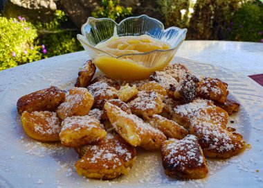 Kaiserschmarrn - Avusturya ya da Bavyera 'dan ünlü geleneksel tatlı - tatlı krep