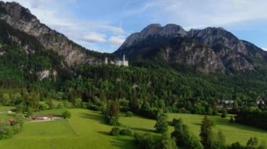 Alman Alpleri 'nin Allgau bölgesindeki Bavyera' da tipik manzara - hava manzarası