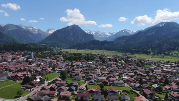 Αεροφωτογραφία της πόλης Oberstdorf Γερμανίας — Αρχείο Βίντεο