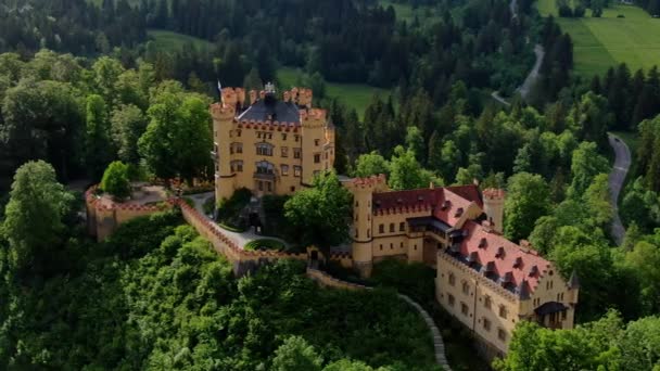 Διάσημο Κάστρο Hohenschwangau Στη Βαυαρία Γερμανία High Castle Εναέρια Πλάνα — Αρχείο Βίντεο