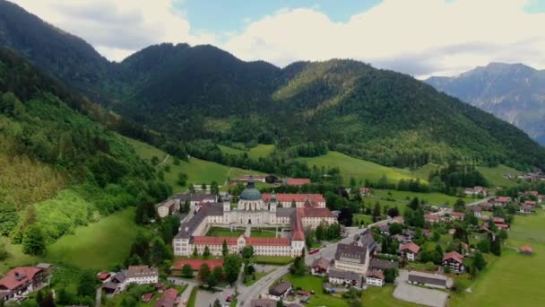 Ettal修道院 德国巴伐利亚Ettal村的一所修道院 名为Kloster Ettal 空中录像 — 图库视频影像