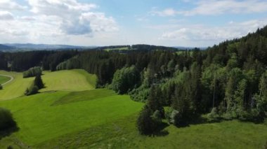 Alman Alpleri 'ndeki muhteşem Bavyera manzarası - Allgau bölgesi - hava manzarası
