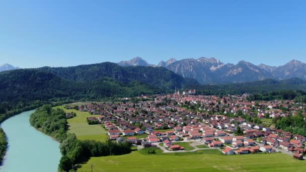 德国巴伐利亚Fuessen市的空中景观 著名巴伐利亚国王路德维希 卡斯尔斯的故乡 — 图库视频影像