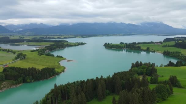 Widok Lotu Ptaka Jezioro Forggensee Mieście Fuessen Bawarii — Wideo stockowe